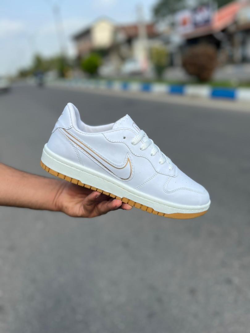 abad4335-4846-418c-8094-160e298e7b46 نایک سفید طلایی(۵۹۳) - Image 1