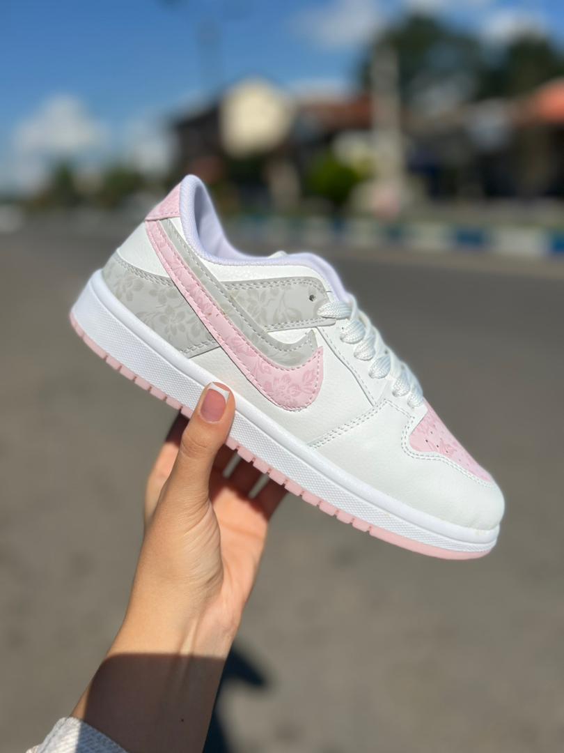 c54b5104-c1e2-4ecf-9617-25ac35119adf جردن دو نایک سفید صورتی(۵۷۷) - Image 1