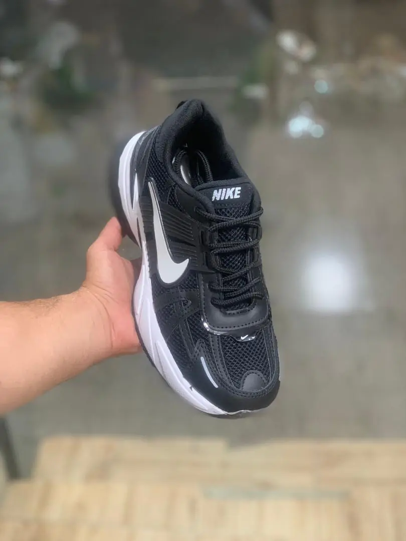 نایک v2 مشکی زیر سفید(460) - Image 2