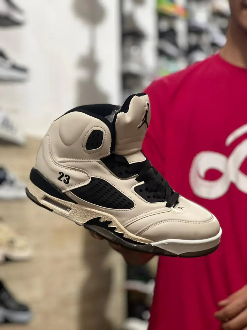 جردن ۵ کرم سایز۴۴ - Image 1